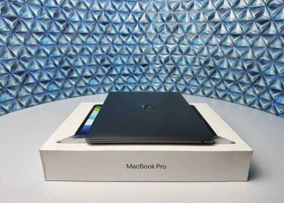 MacBook Pro 13 M2 8/256Gb
