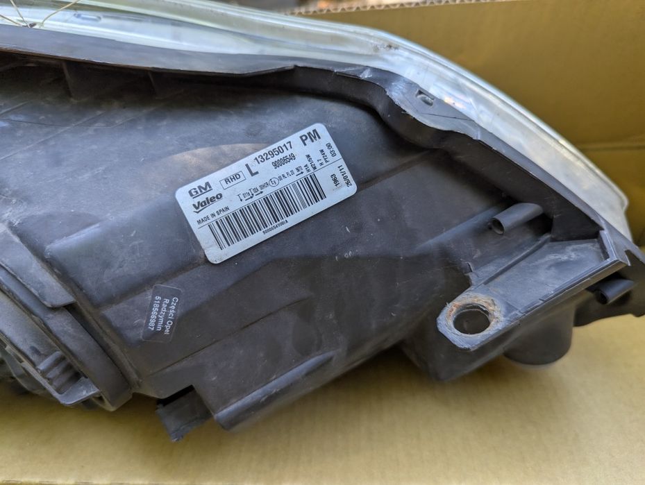 Lampa lewy przód corsa d rhd