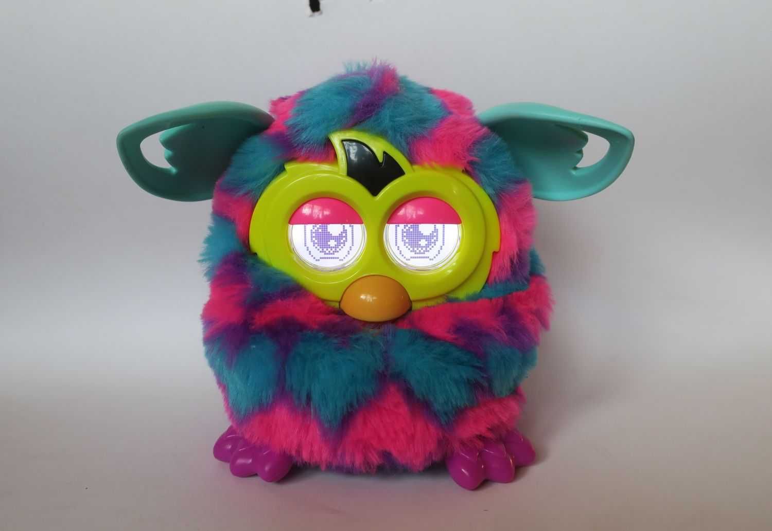 Interaktywny Furby Hasbro mówi