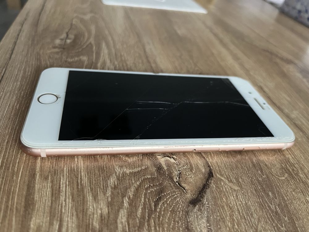 Iphone 8 plus złoty plus dwie szybki plus etui