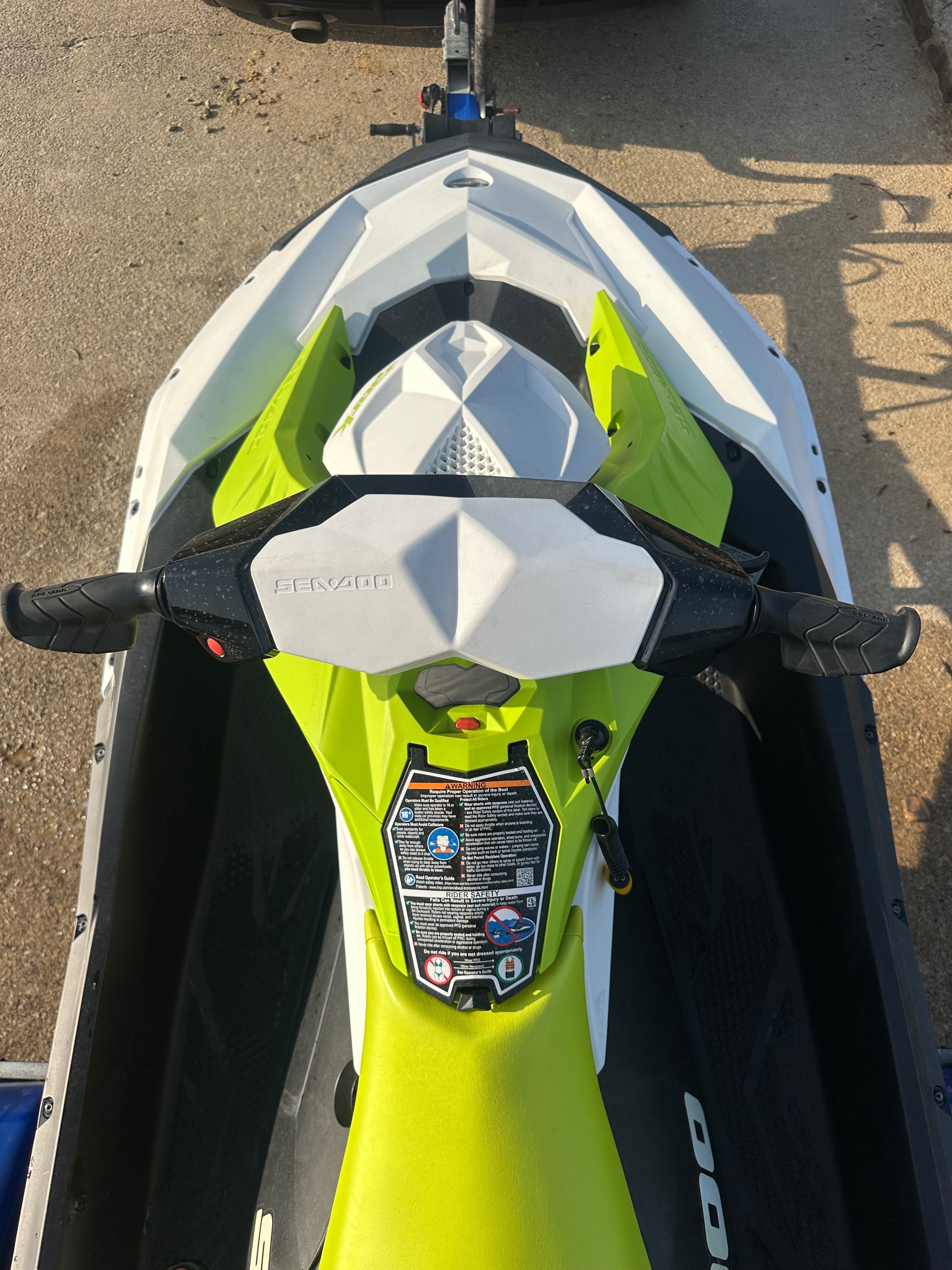 Mota de água Sea Doo Spark 2024 - 44 horas de uso c/ garantia fábrica