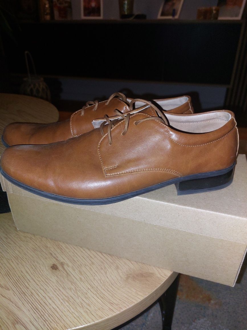 Garnitur komunijny dla chłopca 146cm + buty, muszka i poszetka