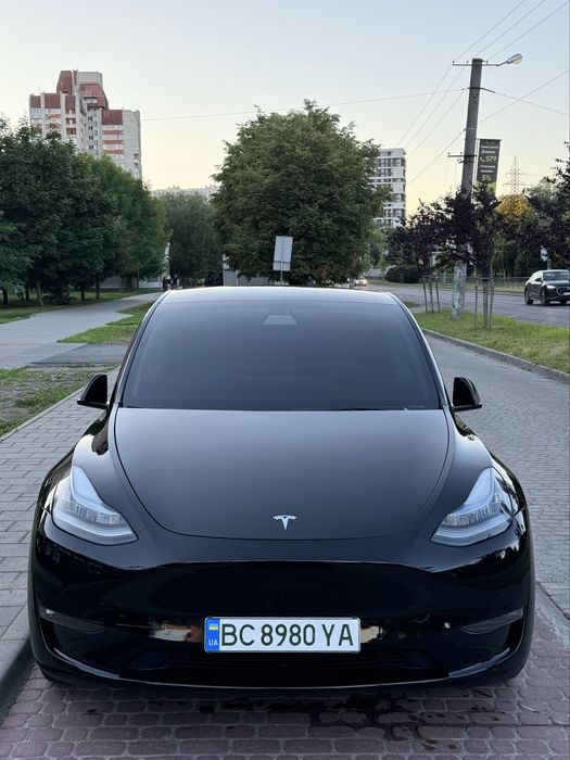 Tesla Y dual motor Long Range