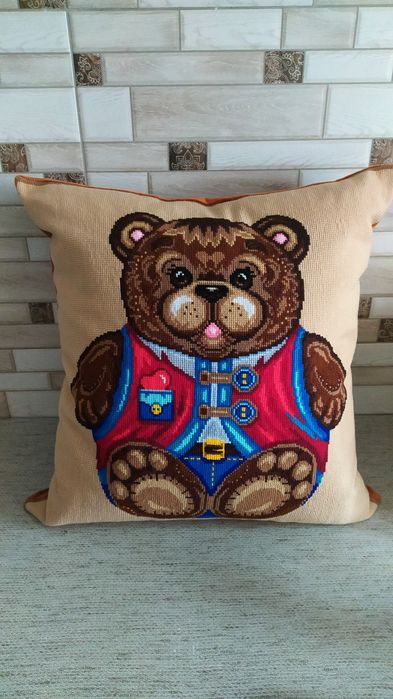 Подушка "Мишка" декоративная вышивка крестом РУЧНАЯ РАБОТА