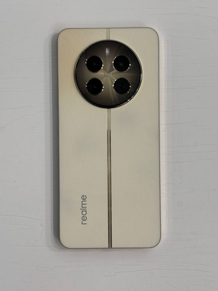 Смартфон realme 12+ 5G 8/256GB Navigator Beige