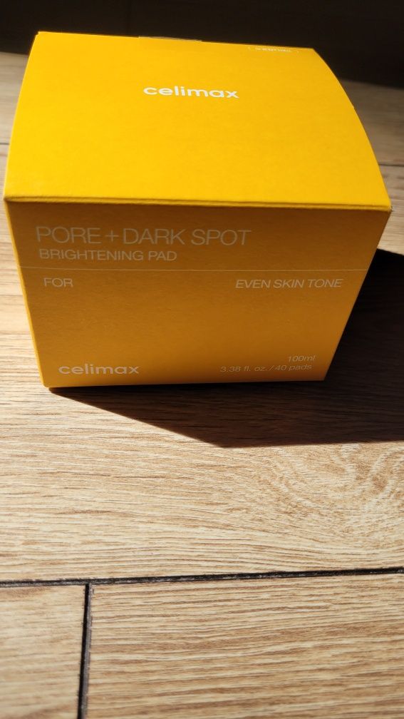 Płatki do twarzy na przebarwienia Pore + Dark Spot Brightening Pad
