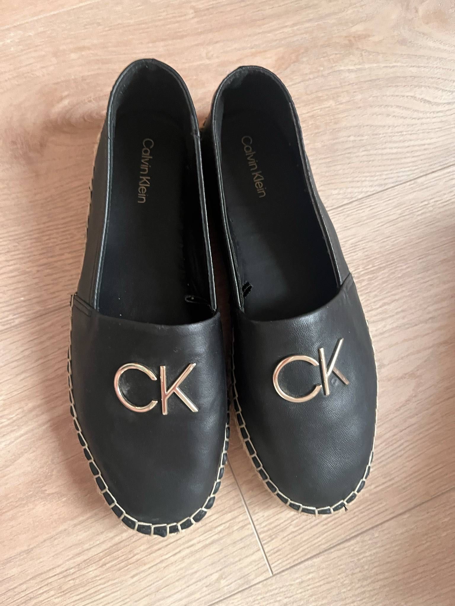 Czarne buty espadryle ze skóry naturalnej Calvin Klein