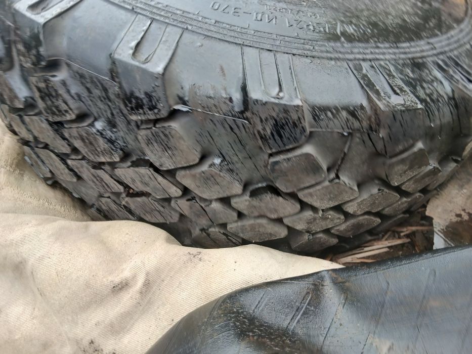 Продам два ската 21.5/75R21