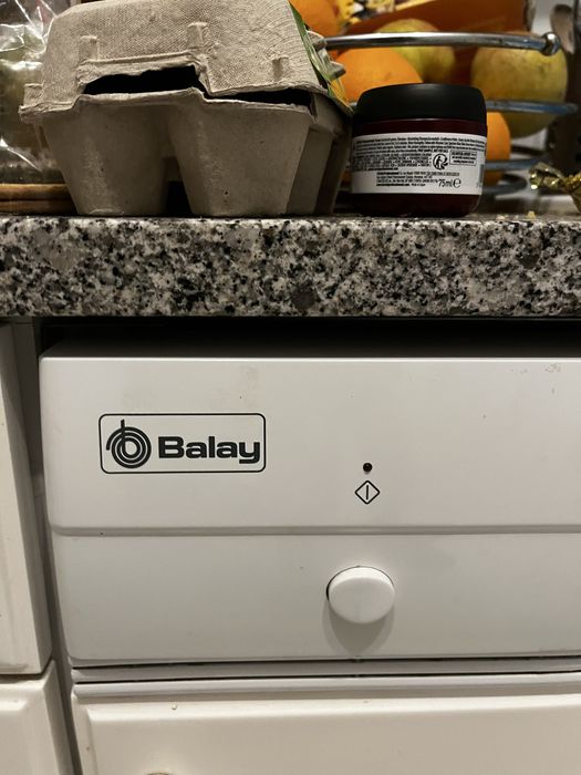 Máquina de lavar louça Balay usada, a funcionar sem problemas
