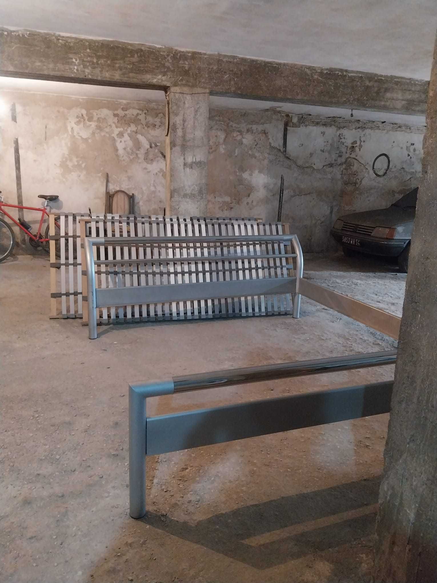 Cama de Casal Metálica com Estrado
