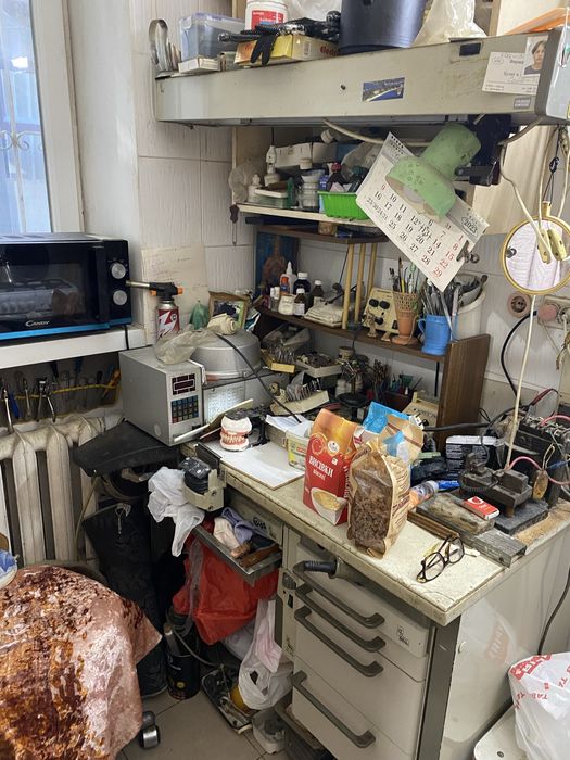 Продам зуботезнический стол, инструменты, компрессор, печка Programat