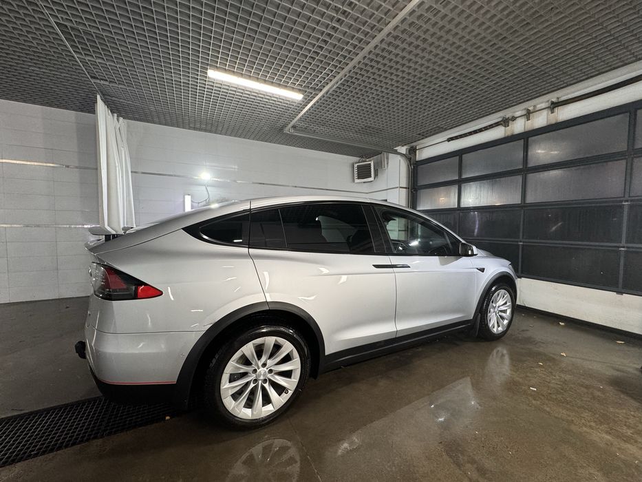Tesla model X 75d