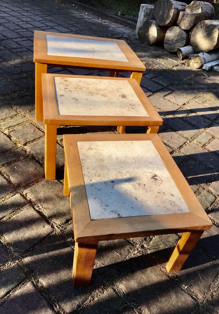 Trzy stoliki z marmurowym blatem - komplet