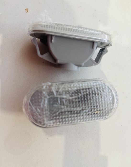 Повторитель поворотник Nissan Tiida Livina Versa Quest Micra