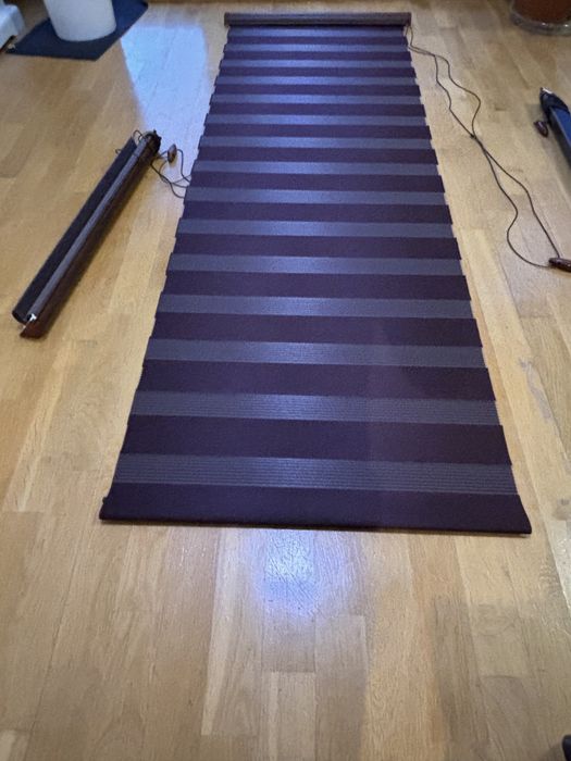 Sprzedsm 2 rolety dzien i noc kolor bordowy