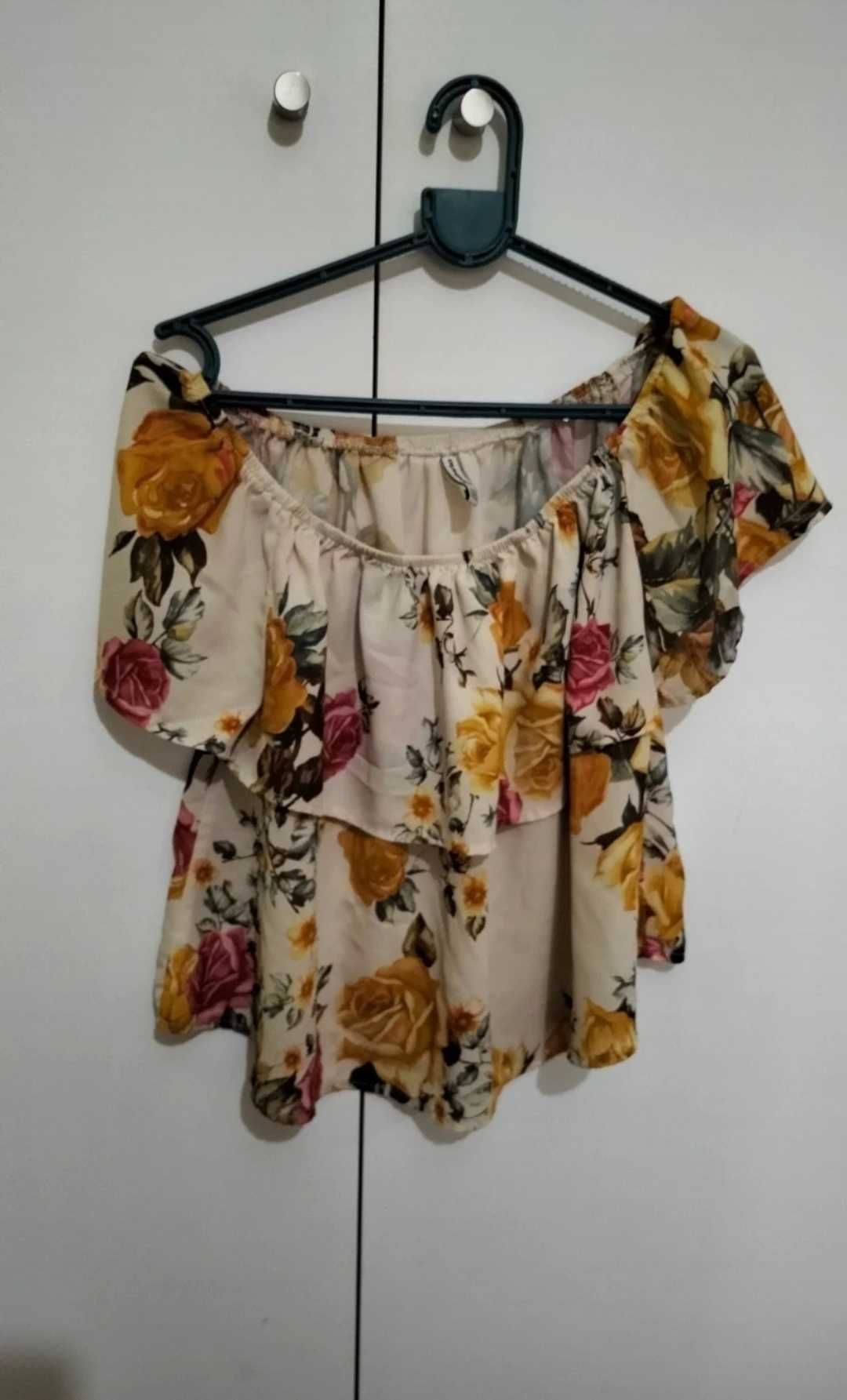 Blusa floral Stradivarius tam m