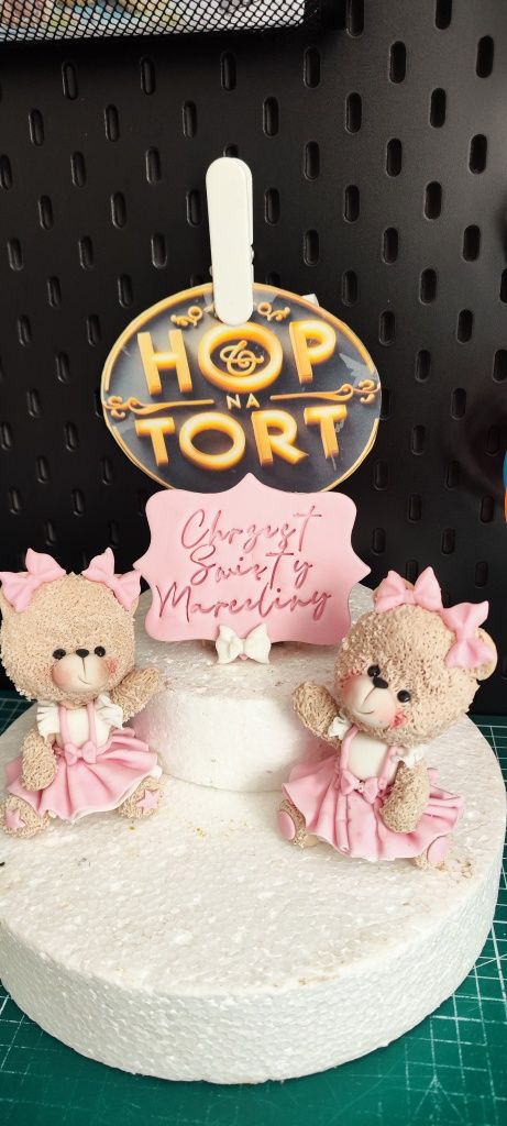 Miś z masy cukrowej figurka na tort ozdoba na chrzest roczek itp