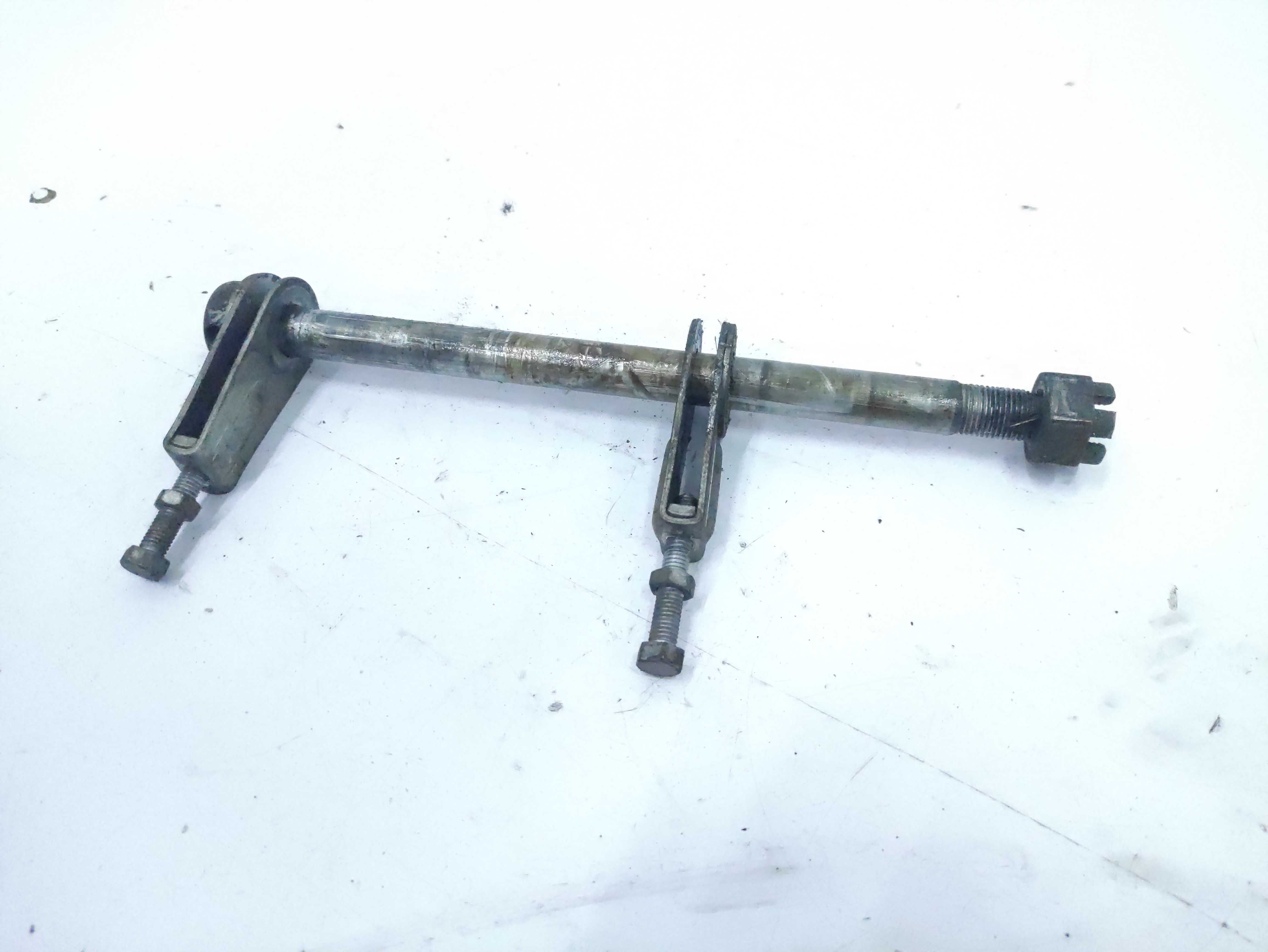 Kawasaki Gpz 305 Oś ośka koła tylnego tył części