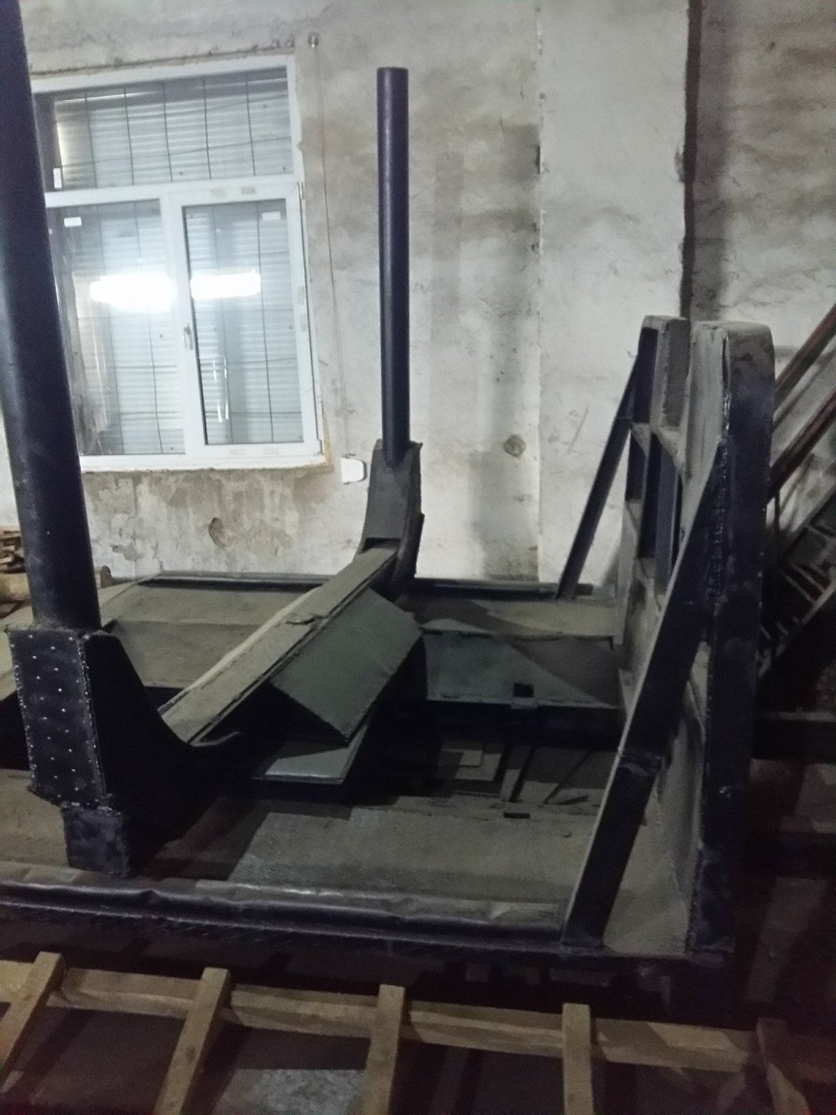 Причіп лісовозний.