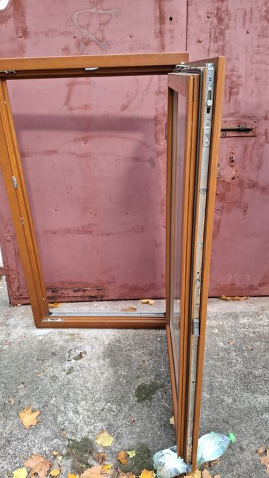 OKNO DREWNIANE  uchylno - rozwierne sosna kolor calvados/ afromozja