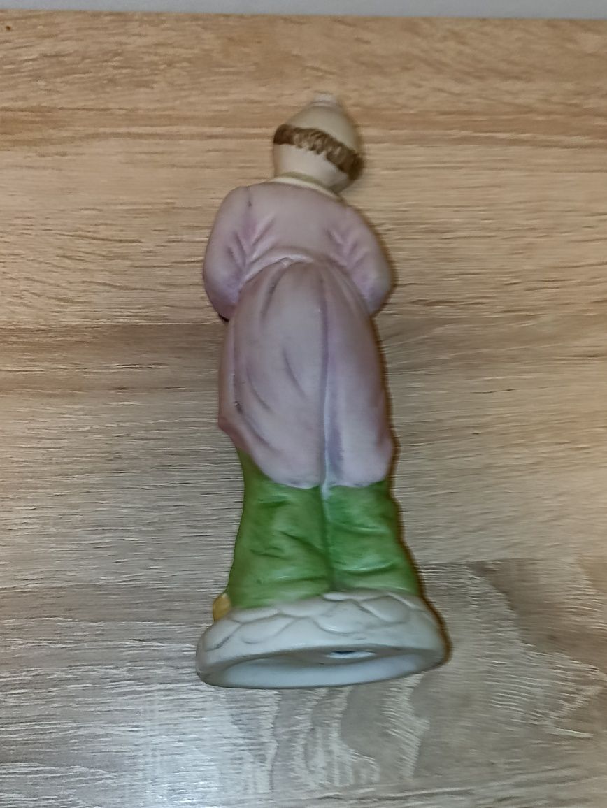 Stara vintage ceramiczna figurka grającego na harmonii klauna