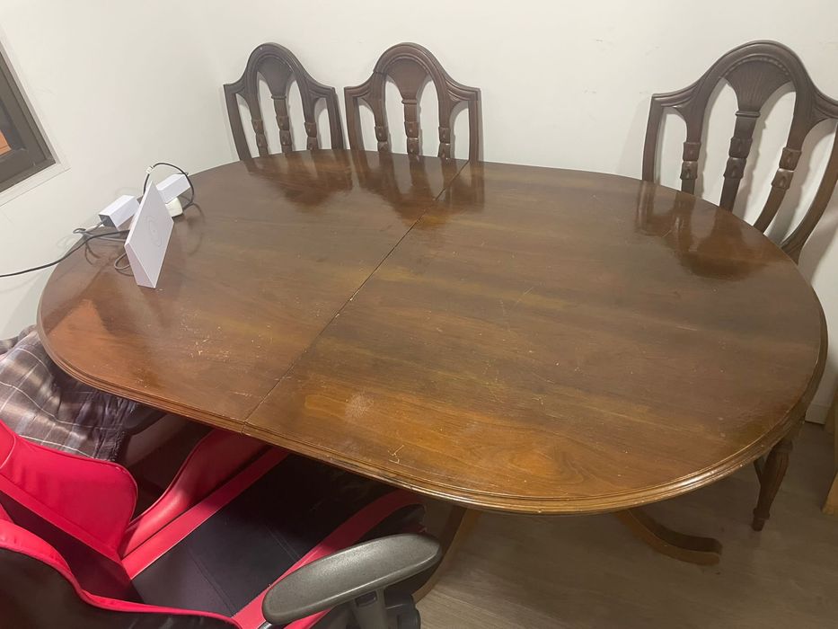 Mesa retratil grande com 8 cadeiras