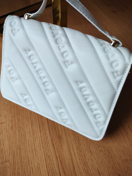 Nowa torebka elegancka ecru, kremowa listonoszka, pikowana, ekoskóra