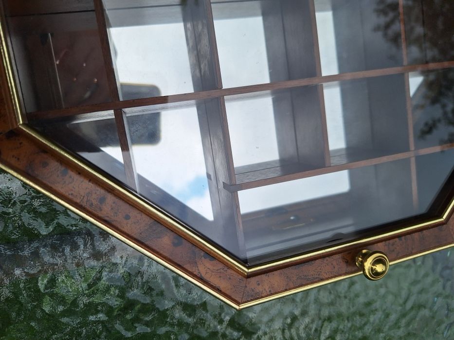 Gablotka witrynka na przedmioty kolekcjonerskie