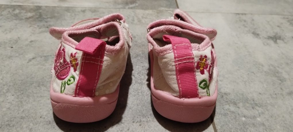 Sandały dla dziewczynki r 22(dł.wkładki 14cm)