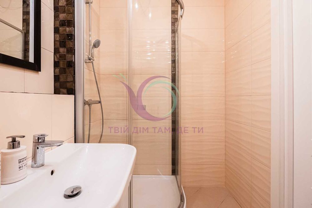 3-к. квартира з дизайнерським ремонтом по вул. Йосипа Сліпого.