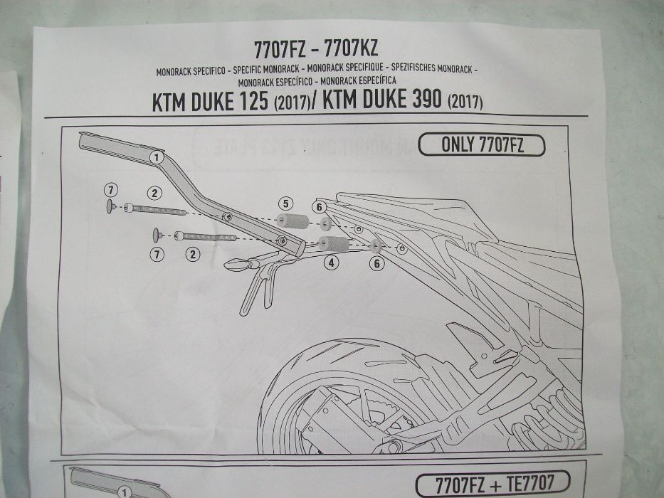 7707FZ stelaż KTM Duke 125 i 390 (17>20) GIVI bez płyty ,NOWY