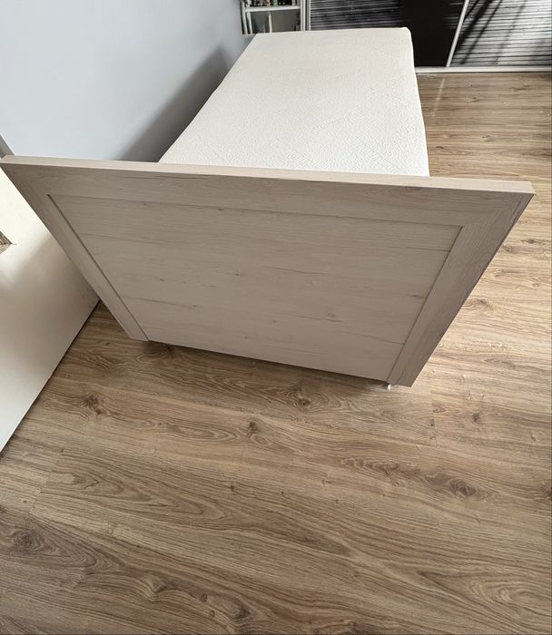 Łóżko jednoosobowe