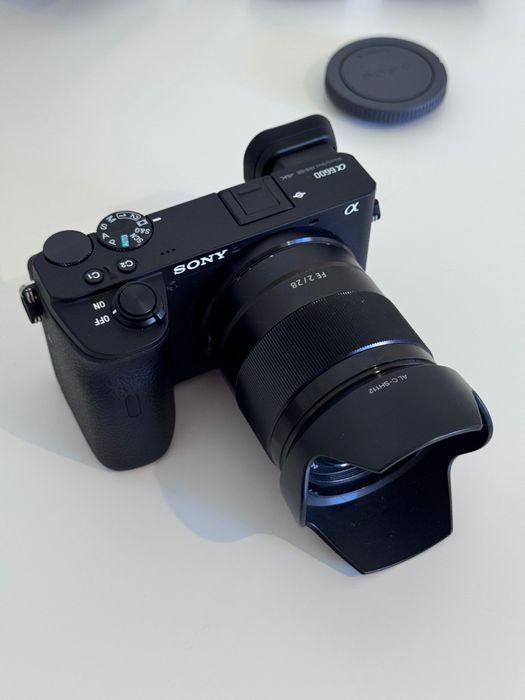 Câmara Sony a6600 + lente Sony 28mm f/2