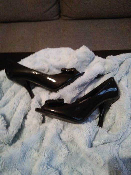 obuwie damskie wyjściowe