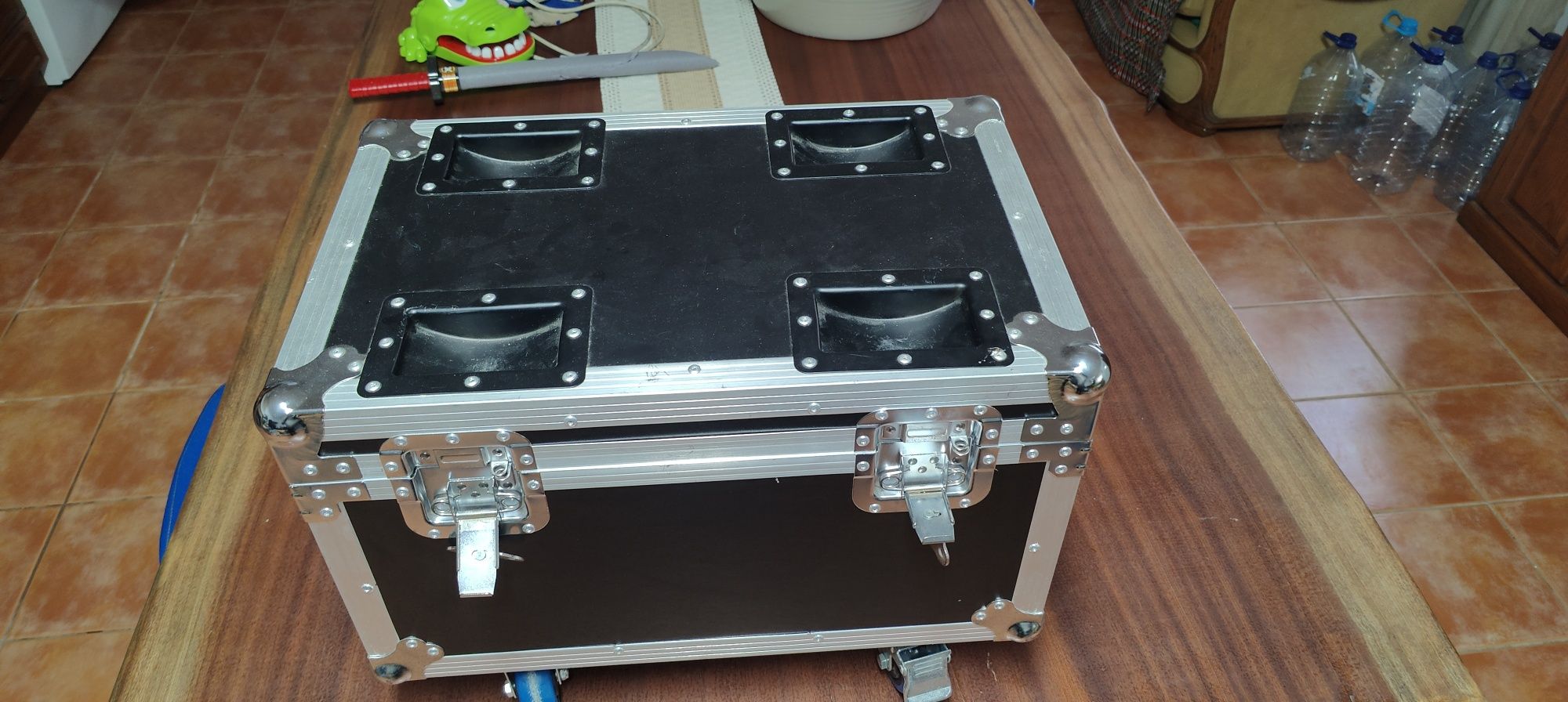 4 Moving head com flight case