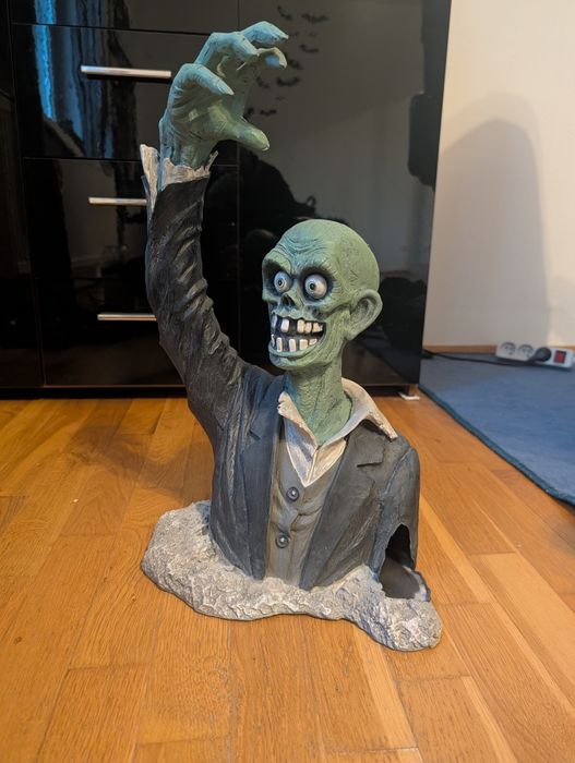 Figurka wysoka zombie 3D halloween