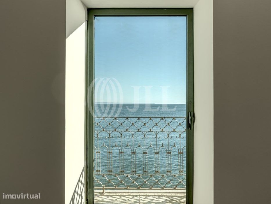 Apartamento T2 , vista mar, em Paço de Arcos, Oeiras.