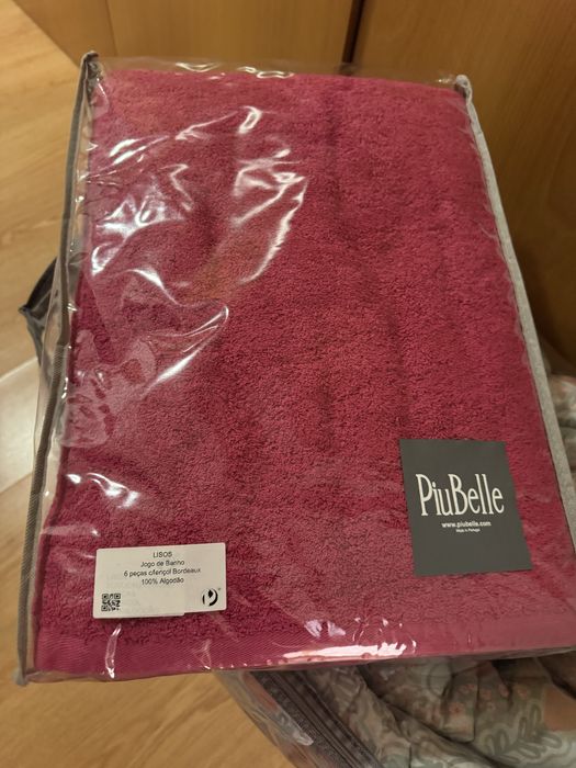 Vendo jogo de Banho da PIU BELLE 100% algodao completamente novo.