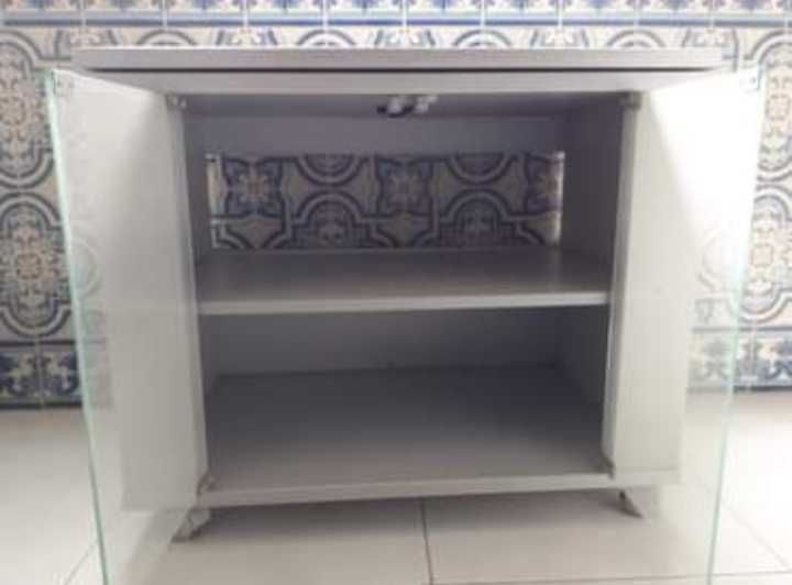 Móvel de TV com tampo giratório