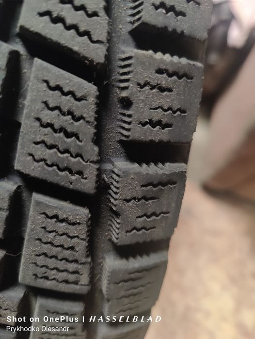 Зимова гума 235/75 R16