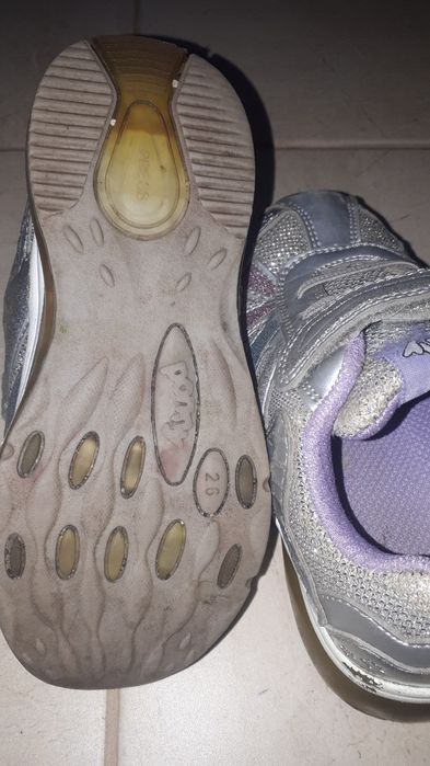 Кроссовки для девочки