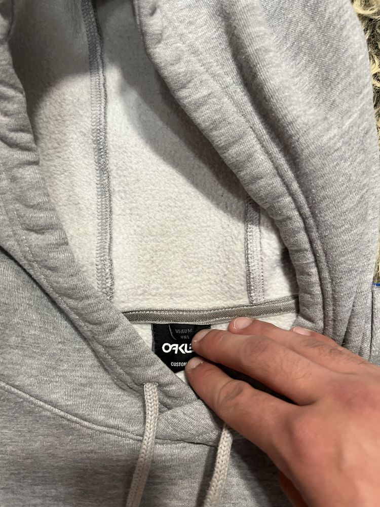 Кофта / худі бренду oakley