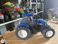 Bruder traktor New Holland
