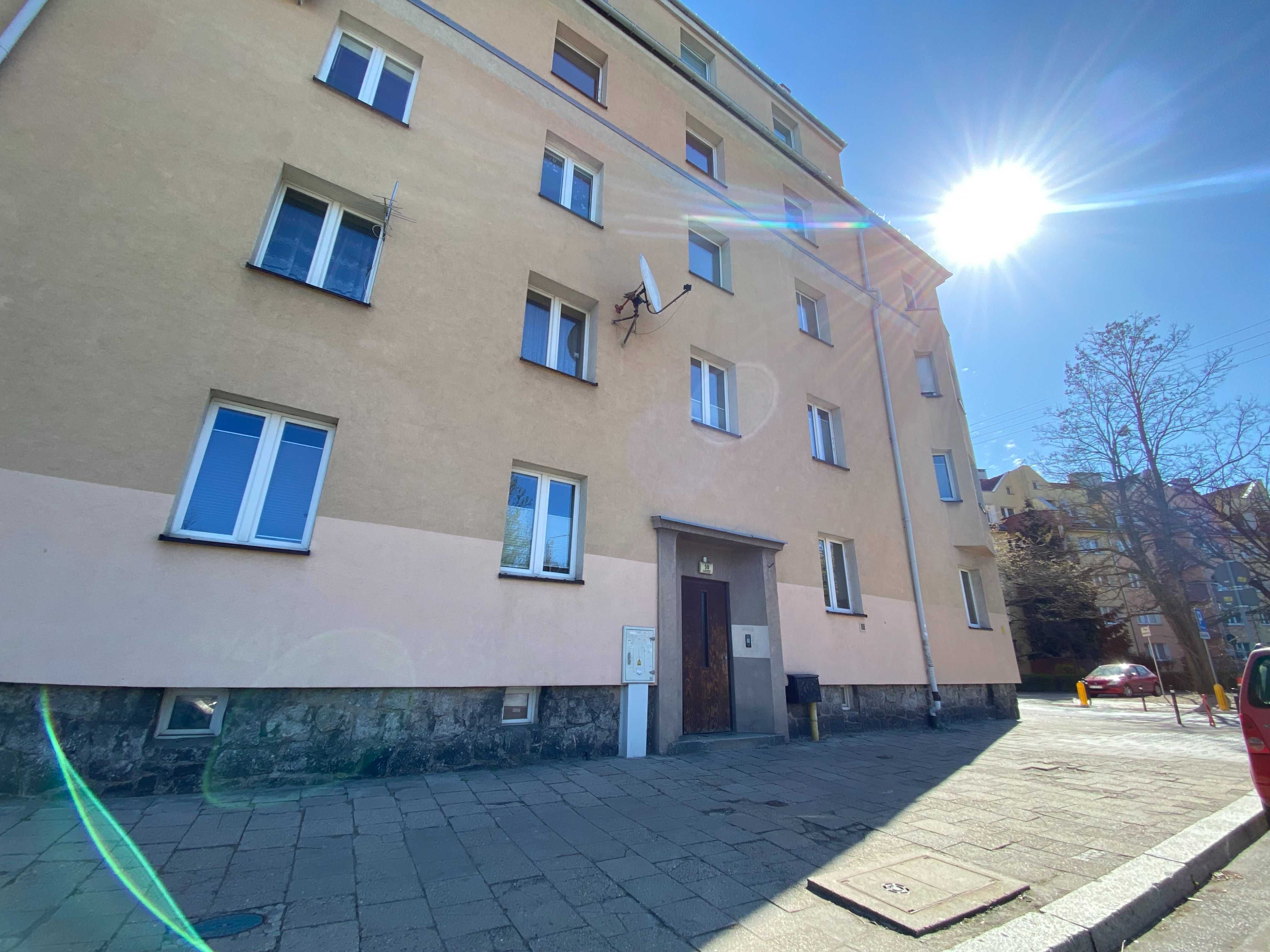 Cisza i spokój w sercu Krzyków – 2 pokoje z osobną kuchnią i piwnicą!