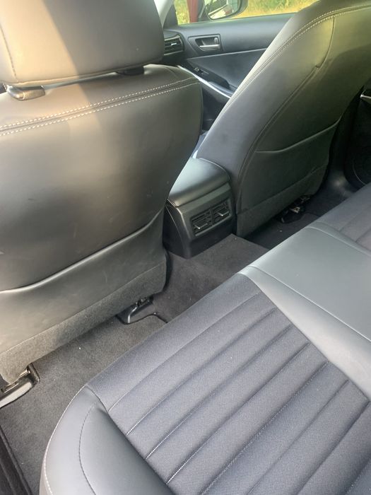 Lexus is 200t 2017 рік