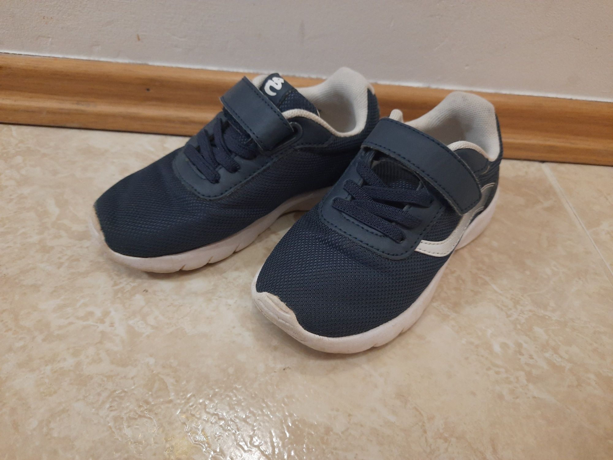 Buty sportowe, adidasy dla chłopca Sprandi rozm. 28