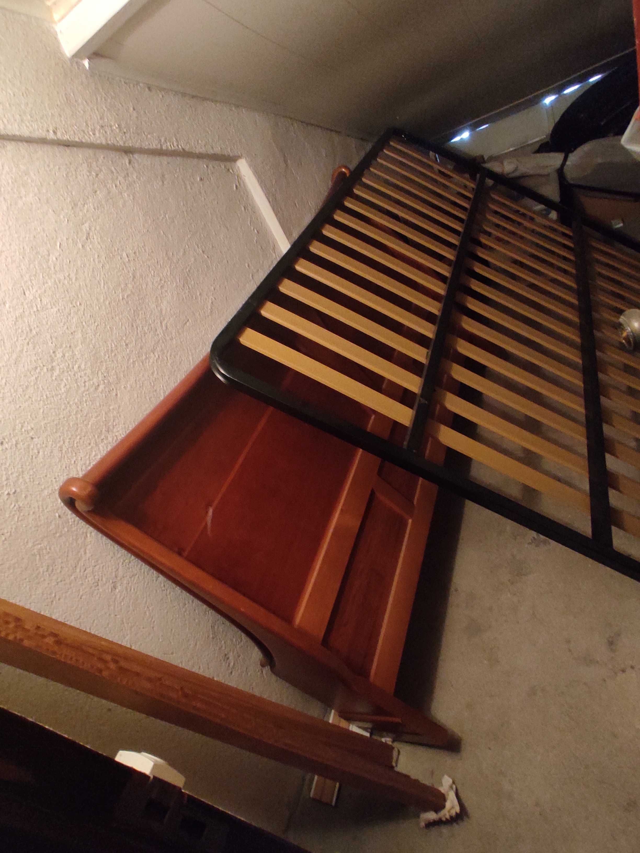 Cama em Cerejeira 150x200 :300 euros