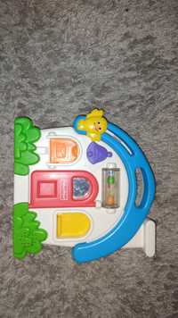 Kolorowy muzyczny domek Fisher Price