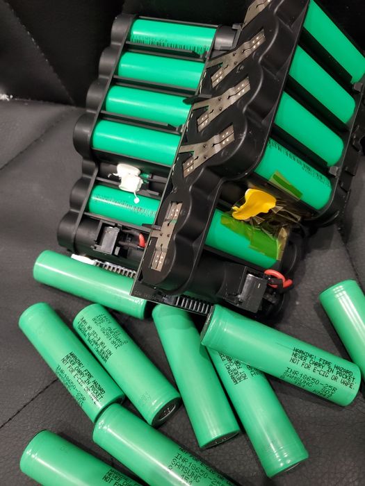 Продам ОРИГІНАЛЬНІ ВИСОКОТОКОВІ  акумулятори 18650..eve 25p  20А