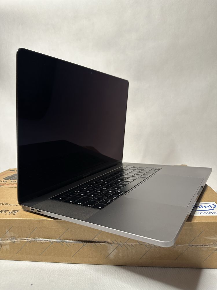 MacBook Pro A1990 I9 512GB SSD 16GB RAM RADEON PRO 560x 4GB *Najtaniej